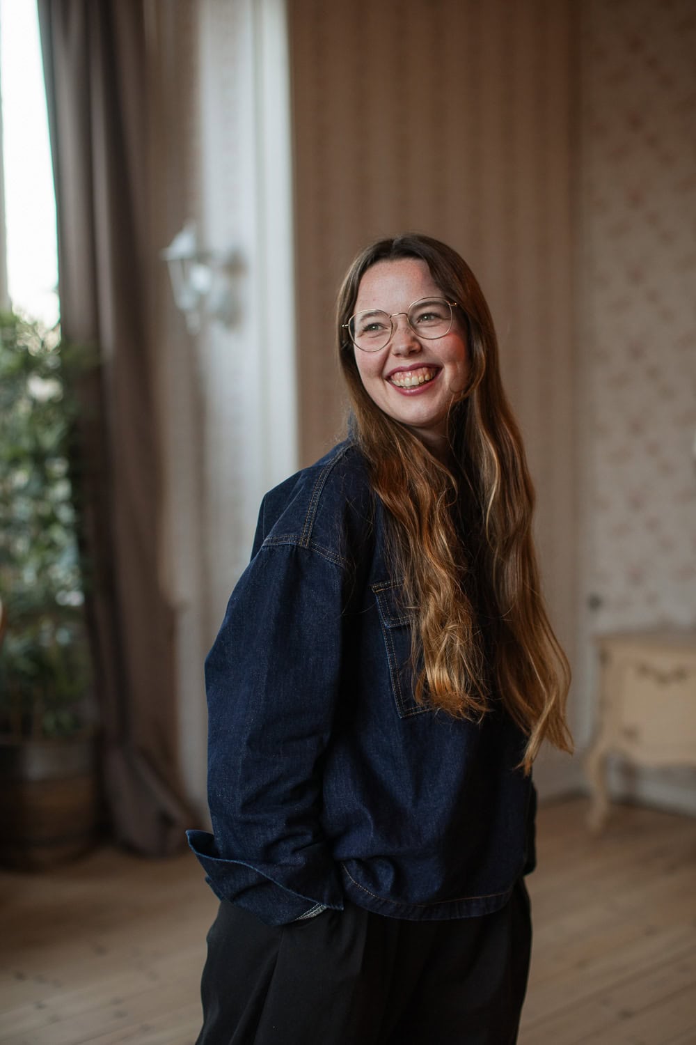 Fargerik blomsterillustrasjon med ulike blomster for kreative prosjekter.