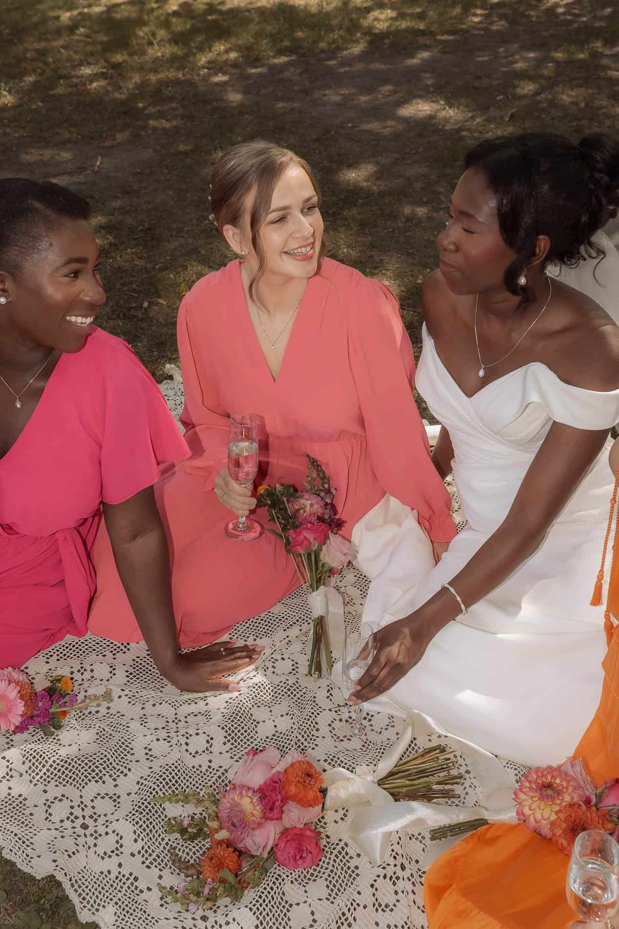 Fargerik blomsterillustrasjon med ulike blomster for kreative prosjekter.