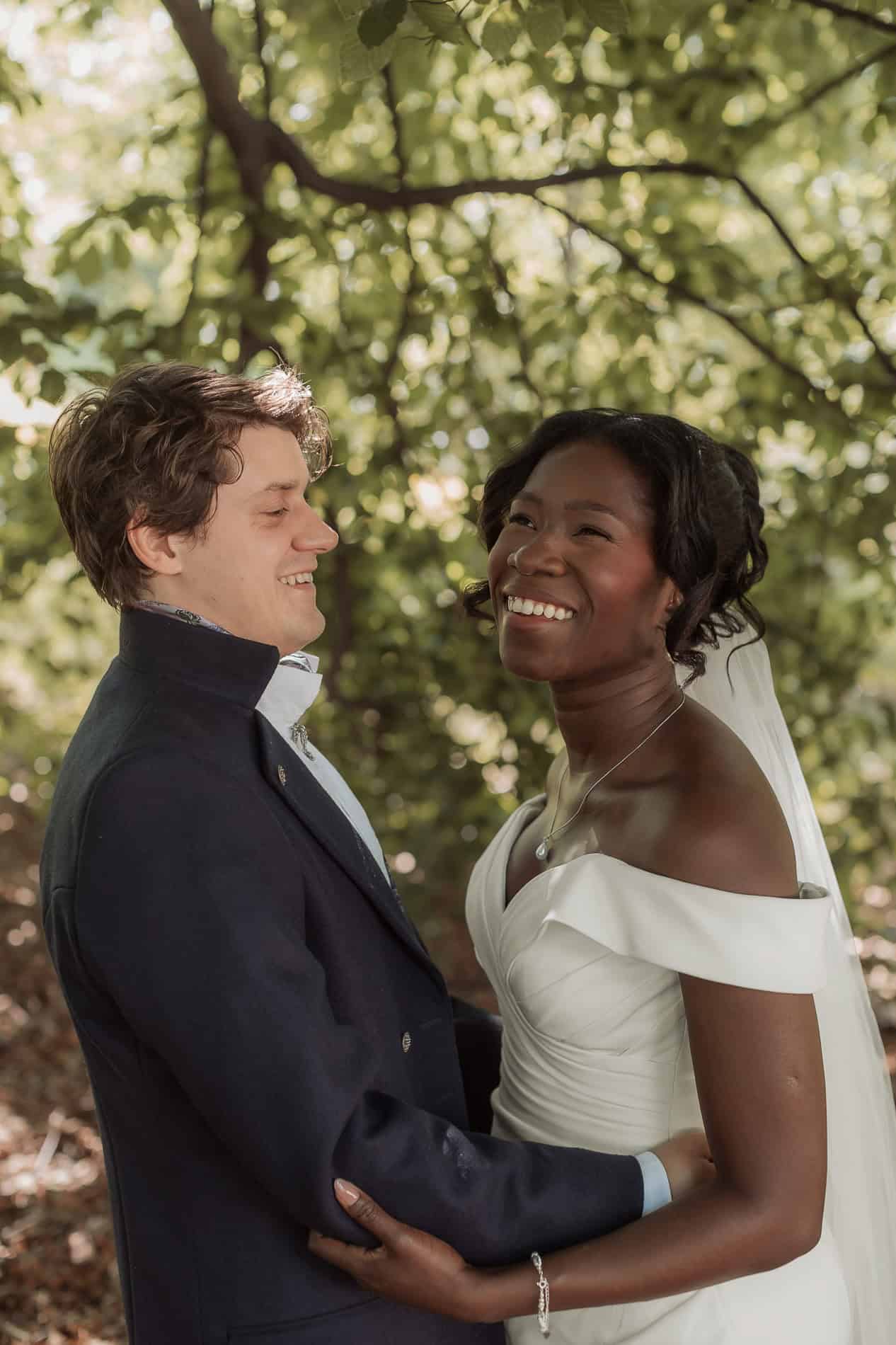 Nydelige vannfargede blomsterillustrasjoner for vår- og sommerdekorasjoner.