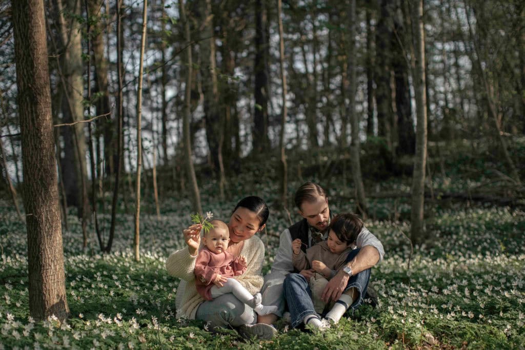 Delikat blomsterdesign med gule og rosa blomster for inspirasjon.